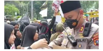Berjalan Aman dan Tertib Konjen Singapura Di Demo Massa Aksi Bela Ulama