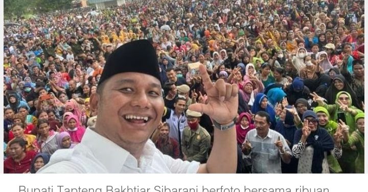 Akhir Masa Jabatan Puluhan Ribu Warga Tapteng Lepas Bupati Bakhtiar