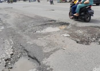 Jalan Rusak Parah, Rektor UNIMED Sampai Bermohon Kepada Bupati Agar Perbaiki Jalan