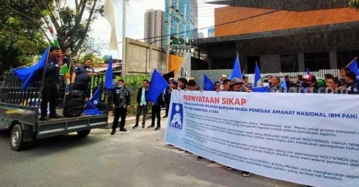 BEM PAN Geruduk Holywings di Medan, Massa Aksi Minta Holywings Di Tutup Selamanya