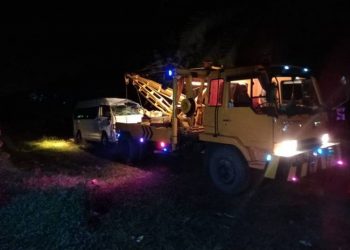 Bus Hiace Penyok Usai Ditabrak Kereta Api Barang, 5 Orang Tewas