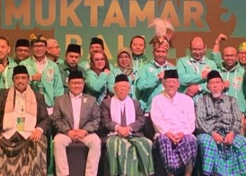 Cak Imin diketahui memang memiliki hubungan yang tak mulus dengan keluarga Presiden RI ke-4 Abdurrahman Wahid atau Gus Dur. Cak Imin kerap berseberangan, termasuk dengan putri Gus Dur, Yenny Wahid. "PKB sudah aman nyaman kok," ujar Cak Imin.