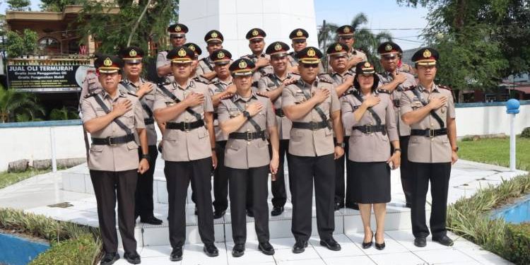 Menyambut Hut Bhayangkara 2022, Polresta Deli Serdang Laksanakan Upacara Ziarah di Makam Pahlawan
