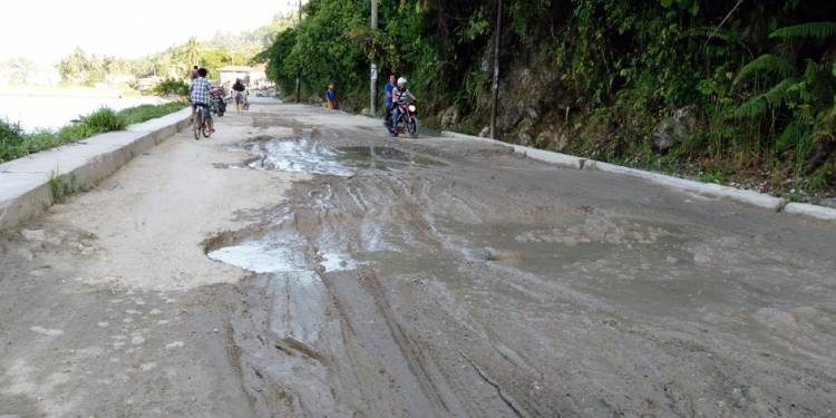Pemkab Nisel Prioritaskan Pembangunan Jalan Menuju Daerah Wisata