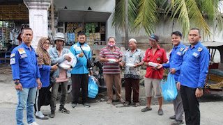 Pengurus DPK KNPI Kecamatan Medan Belawan,  Giat  Berbagi Sedekah  di Jum’at Berkah