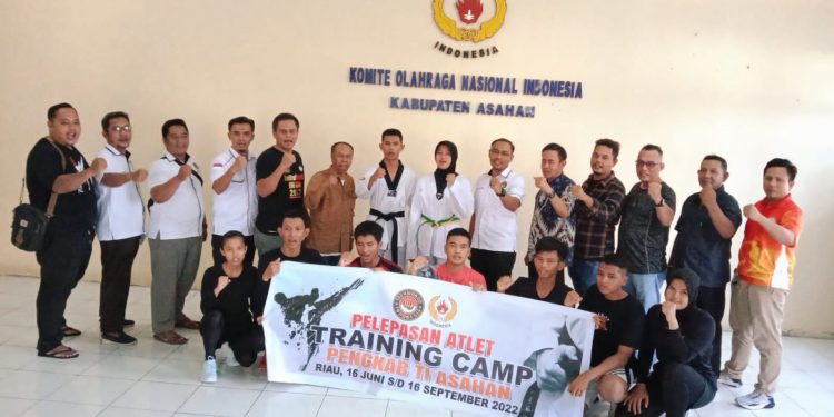 Dua Atlet Taekwondo Indonesia (TI) Asahan Ikuti Training Camp di Riau