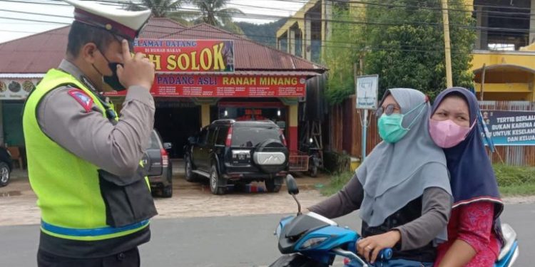 Kesadaran Pengendara Motor di Tapteng Memakai Helm Masih Rendah