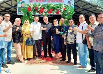 Ketua PW MOI Pekanbaru Aprianto dan Dedi Handoko ( DH ) Hadiri Acara Tepung Tawar Waketum DPP PW MOI T. Rusli Ahmad