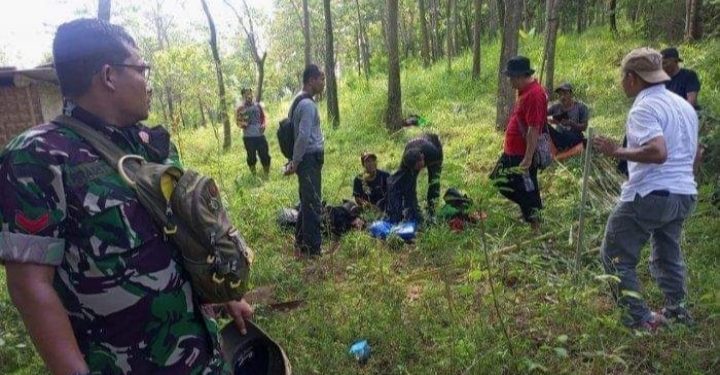 Digerebek Warga Ngaku Sudah 4 Kali Bersetubuh, Dua Pria dan Gadis 15 Tahun Sebulan Tinggal Di Hutan