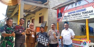 Kapolres Tapteng Resmikan Pos Kampung Bersinar di Gang Nibung Pandan