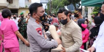 HUT Bhayangkara Ke-76, Kapolda Sumut Hadir di Gereja Katedral Medan Dalam Bakti Sosial dan Gotongroyong