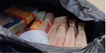 Pamer Setor 300 Juta ke Bank Pakai Sandal Jepit, Pemuda Pengangguran Viral