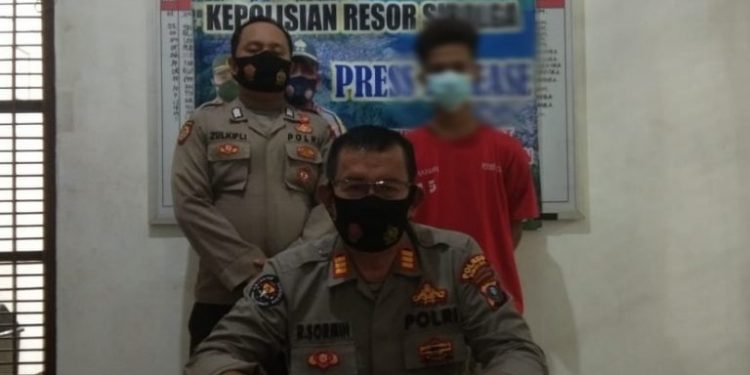 Pria Ini Terangsang saat Pacar Letakkan Kepala di Lehernya, Lalu