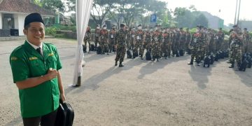 Ketua GP Ansor Husein Tanjung meninjau pasukan banser kota medan, saat apel siaga
