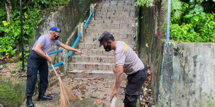 Aksi Polisi di Sibolga Bersihkan, Tempat Wisata Menyambut HUT Bhayangkara ke-76