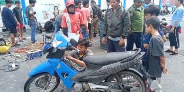 Di SPBU Tapteng Ini Mendadak Jadi Bengkel Sepeda Motor, Ada Apa?