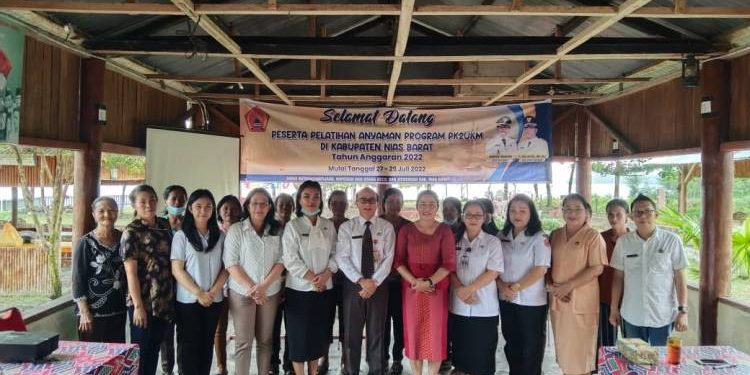 Dinas Ketanagakerjaan Koperasi UKM Nisbar Gelar Pelatihan Anyaman
