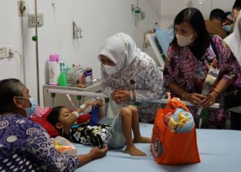 Istri Gubernur Sumut Kunjungi Pasien Kanker Anak di RSUP HAM