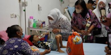 Istri Gubernur Sumut Kunjungi Pasien Kanker Anak di RSUP HAM