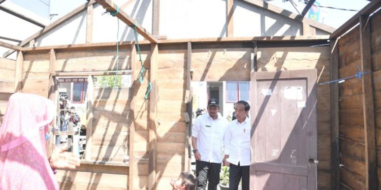 Presiden Jokowi Tinjau Penataan Kawasan dan Rumah Layak Huni di Belawan Medan