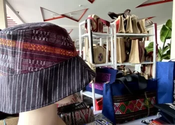 Topi Berbahan Kain Ulos Yang Dipamerkan Di Hotel Niagara Menjadi Daya Tarik Di W20