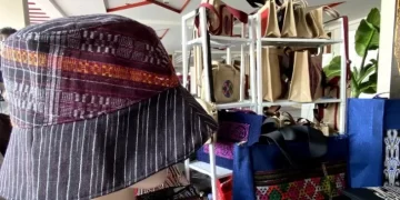 Topi Berbahan Kain Ulos Yang Dipamerkan Di Hotel Niagara Menjadi Daya Tarik Di W20
