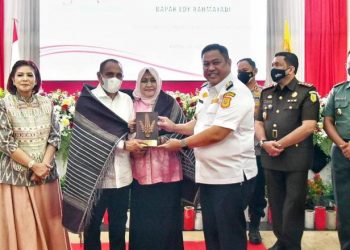 Edy Rahmayadi Bawa Investor untuk Bangun Pabrik Minyak Serai Wangi di Dairi