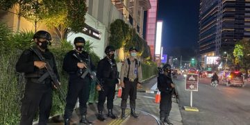 Wujudkan Sitkamtibmas Kondusif, Brimob Poldasu Lakukan Patroli di Malam Hari