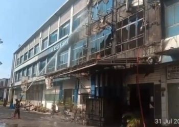 Kobaran Api Membara di Batari School di Komplek CBD Polonia