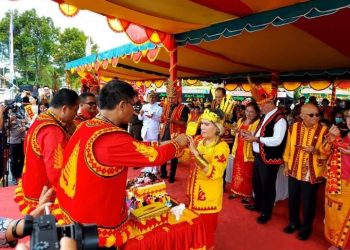 Pakaian Adat Warnai Upacara Hari Jadi Kabupaten Nias Selatan Ke-19