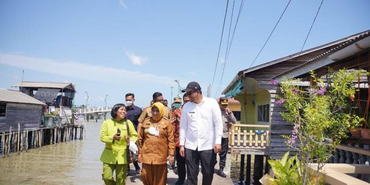 Serius Benahi Medan Utara, Bobby Nasution Survei Rumah Apung di Kota Tanjung Pinang