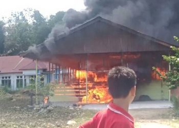 Rumah Warga di Nisel, Api Berkobar Meluluhlantakan