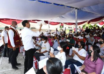 Presiden Jokowi Temui Pedagang di Pasar Alasa