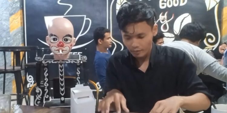 Mengagetkan!!! Seorang konten Kreator Memiliki Bakat Yang Berbeda Dalam Dunia Seni