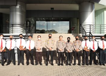 Perayaan Hari Bhayangkara Ke 76 th, Polres Metro Jakarta Barat Memberikan Reward Berupa Piagam Penghargaan Kepada 80 Anggota