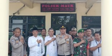 Camat Mauk, Camat Kemiri dan Danramil 09/Mauk, Beri Kejutan HUT Bhayangkara ke76 di Polsek Mauk