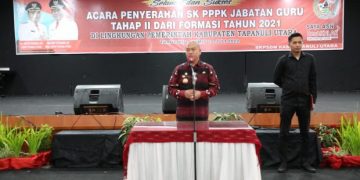 Bupati Taput Serahkan 292 SK PPPK Jabatan Guru Tahap II Formasi Tahun 2021