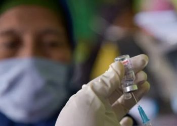 Pelaksanaan program vaksinasi COVID-19 dosis keempat untuk tenaga kesehatan (nakes) di wilayah Sumatera Utara dimulai awal Agustus 2022