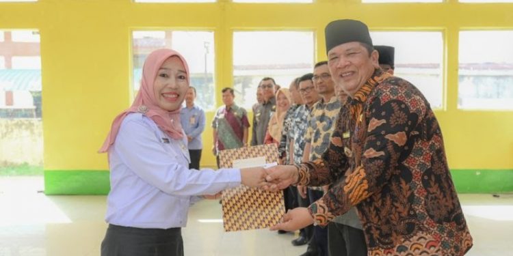 Penyerahan 220 SK P3K Guru Di Padang Sidempuan Di serahkan Langsung Oleh Wali Kota