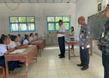 Wakil Bupati Nias Barat Dr. Era Era Hia, M.M.,M.Si Kunjungi SMP Negeri 3 Mandrehe