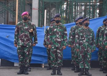 Prajurit Petarung Yonmarhanlan I Ikuti Upacara Penaikan Bendera