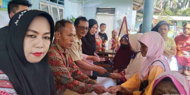 103 Warga Nagori Tangga Batu Terima BLT DD Tahap II