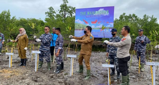 Kapolres Tapteng Hadiri Bintahwilmar Penanaman Bibit Mangrove di Tapian Nauli Tapteng