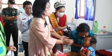 Satika Simamora dan Putri Otonomi Indonesia Hadiri Pengobatan Gratis di Puskesmas Siborongborong