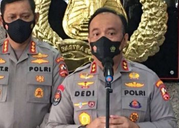 Kapolda Metro Jaya Irjen Fadil Imran diduga menerima suap dari Kadiv Propam Polri nonaktif Irjen Ferdy Sambo
