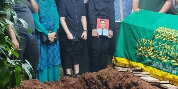 Suasana Haru Iringi Pemakaman Jenazah Pilot Citilink