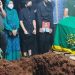 Suasana Haru Iringi Pemakaman Jenazah Pilot Citilink