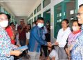 Peserta Medis Operasi Wanita RSUD Porsea Dapat Tali Asih