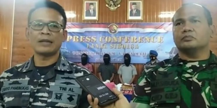 Lanal Sibolga Amankan Satu Kapal yang Membawa Bahan Peledak