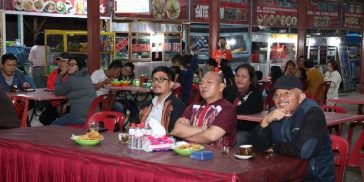 Food Court Siborongborong Ramai Dikunjungi, Bupati Taput Semangat !